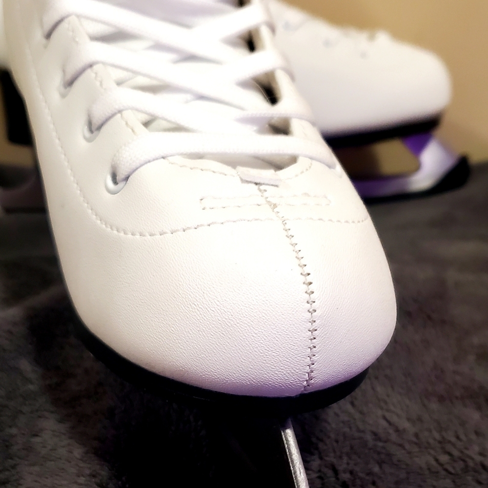 White Women's Figure Ice Skates - Classic Lace-Up Design - Picture 4 of 10